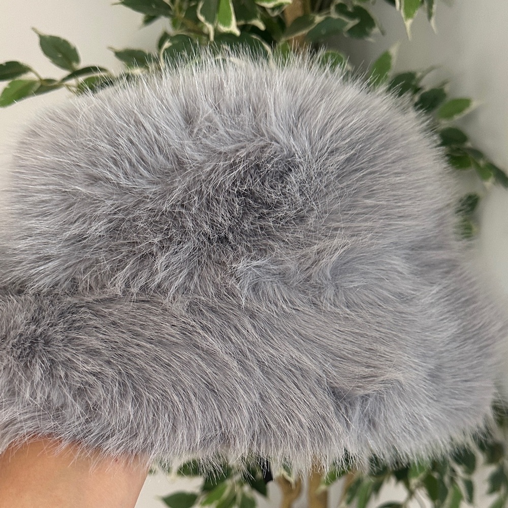 Chic Women's Faux Fur Hat in Soft Gray
